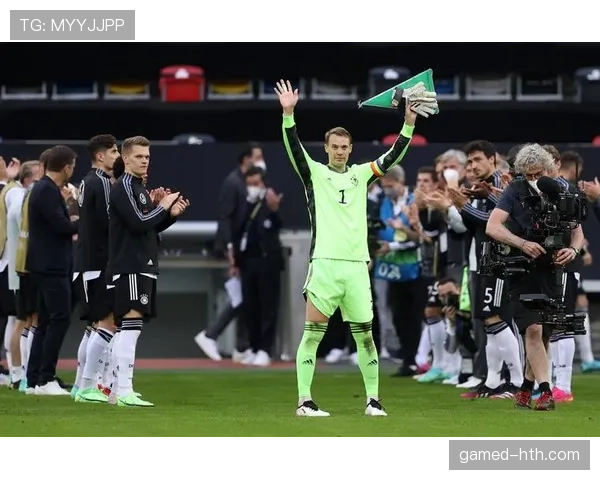 诺伊尔欧洲杯高光表现助力德国晋级，状态回升引球迷期待