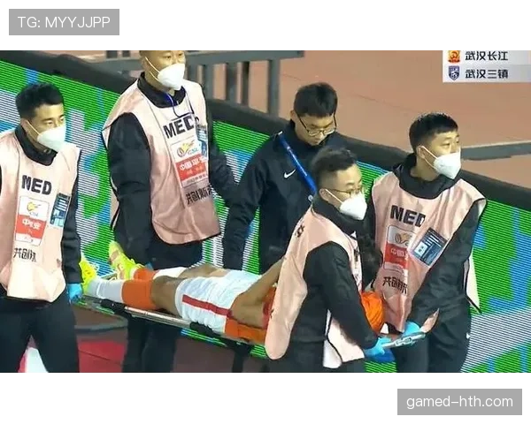 担架入场规则：什么情况下医疗团队能进场？裁判如何判罚？